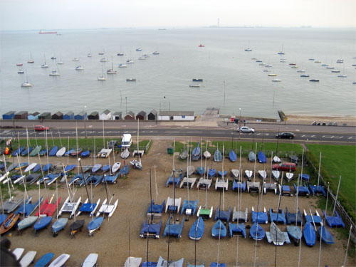 thorpe bay yacht club opening hours